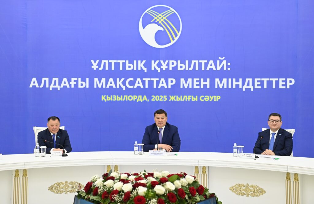 «ҰЛТТЫҚ ҚҰРЫЛТАЙ: АЛДАҒЫ МАҚСАТТАР МЕН МІНДЕТТЕР» ТАҚЫРЫБЫНДА ДӨҢГЕЛЕК ҮСТЕЛ ӨТТІ